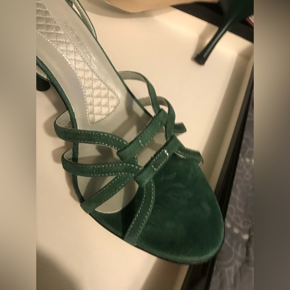 BCBG heels green size 6 new - Picture 3 of 4